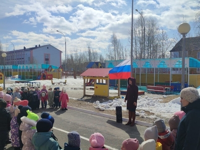 Поднятие флага РФ 